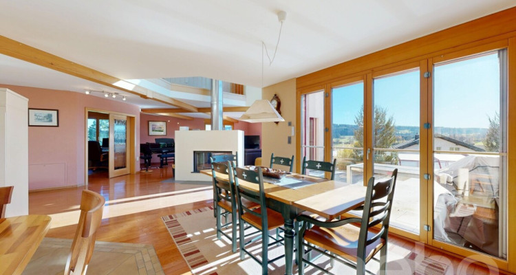 Maison familiale avec vue panoramique, piscine et grand terrain image 7