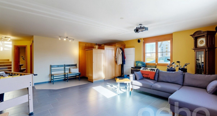 Maison familiale avec vue panoramique, piscine et grand terrain image 12