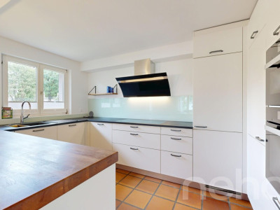 Freistehendes Einfamilienhaus mit Naturpool in ruhiger Lage image 3