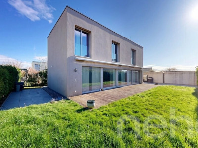 Villa contemporaine lumineuse proche du lac et des commodités image 1