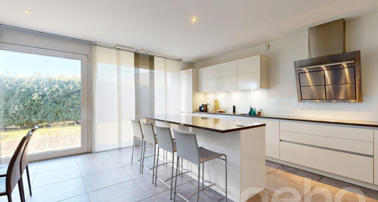 Villa contemporaine lumineuse proche du lac et des commodités image 3