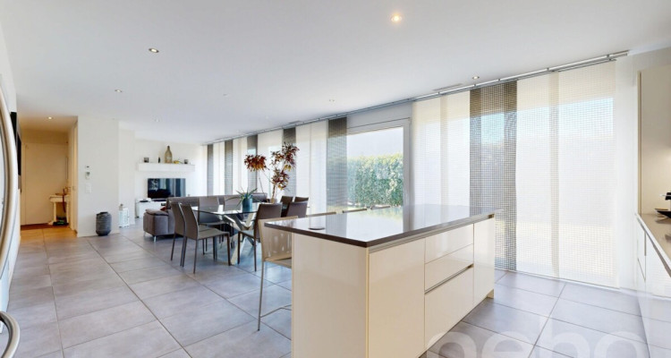 Villa contemporaine lumineuse proche du lac et des commodités image 4