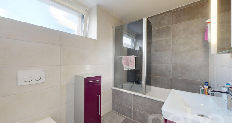 Villa contemporaine lumineuse proche du lac et des commodités image 11