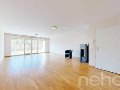 Face à un verger et la forêt image 2