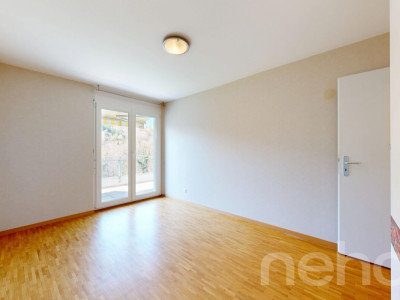 Face à un verger et la forêt image 8