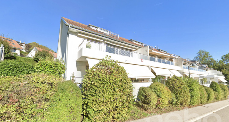 Face à un verger et la forêt image 1