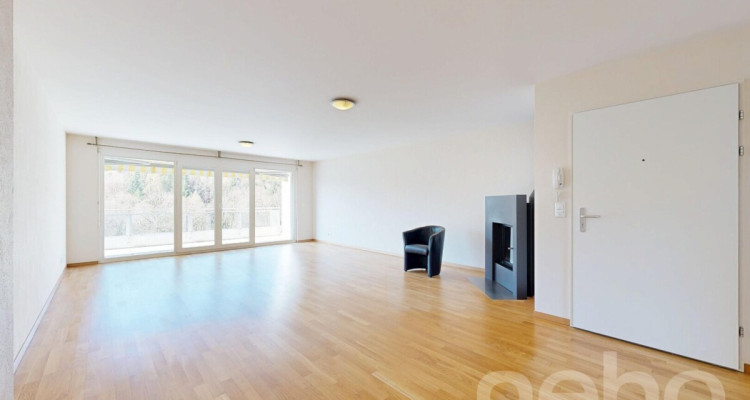 Face à un verger et la forêt image 2