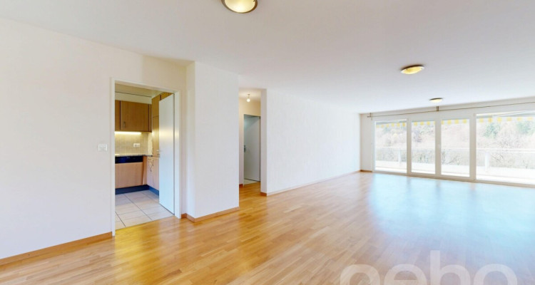 Face à un verger et la forêt image 3