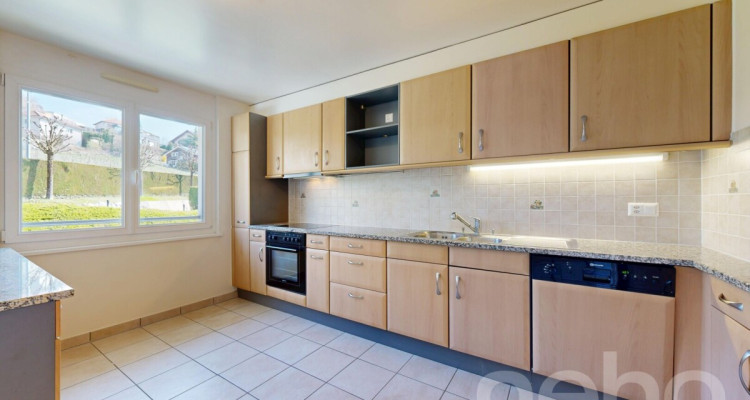 Face à un verger et la forêt image 7