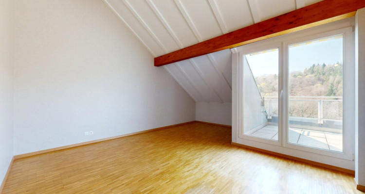 Face à un verger et la forêt image 9