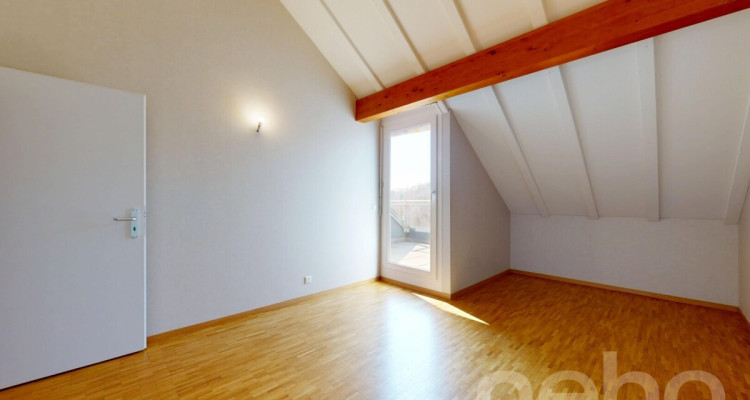 Face à un verger et la forêt image 12