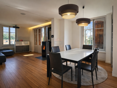 Propriété de caractère rénovée avec élégance dans un cadre exclusif image 5