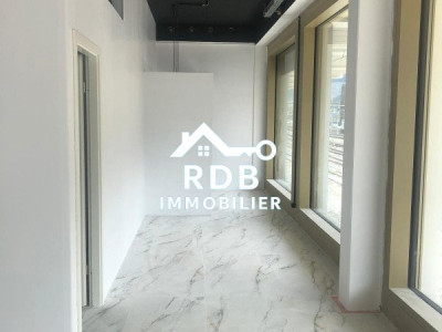 Local commercial – 106 m² – Disponible immédiatement – Sion – Cour de Gare image 1