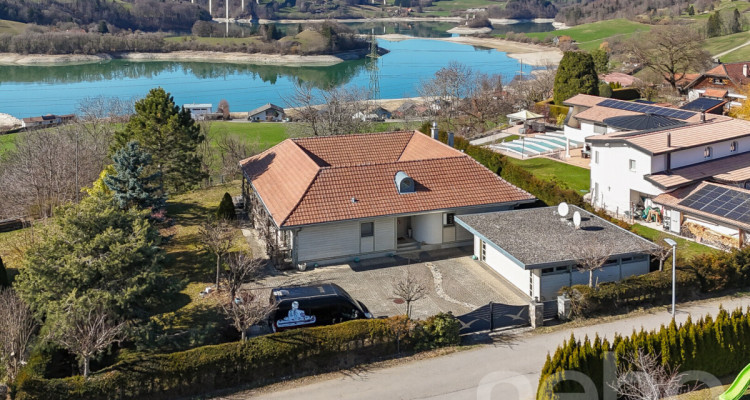 Villa d?exception avec vue panoramique sur le lac image 1