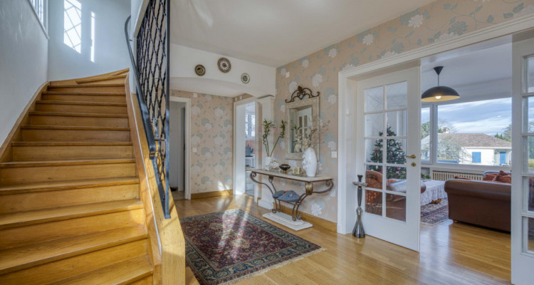 EN EXCLUSIVITÉ : Propriété familiale de caractère sur belle parcelle arborée à Genthod image 9