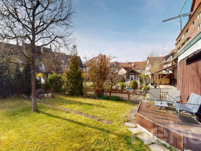 Grosszügiges Wohnen mit Terrasse, Garten und viel Komfort image 1