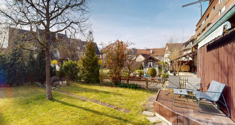 Grosszügiges Wohnen mit Terrasse, Garten und viel Komfort image 1