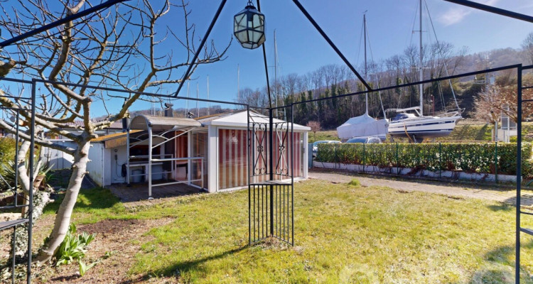 Cheyres: Petite maison à réinventer à deux pas du lac image 11