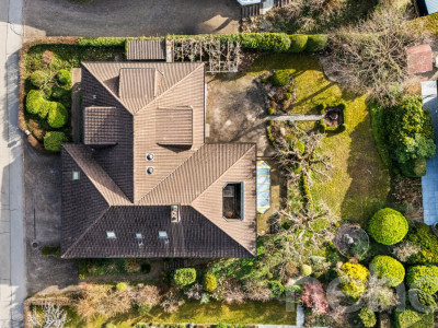 Freistehendes 6-Zimmer Einfamilienhaus mit grossem Garten image 12