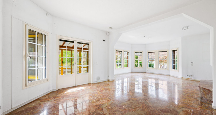 Freistehendes 6-Zimmer Einfamilienhaus mit grossem Garten image 3