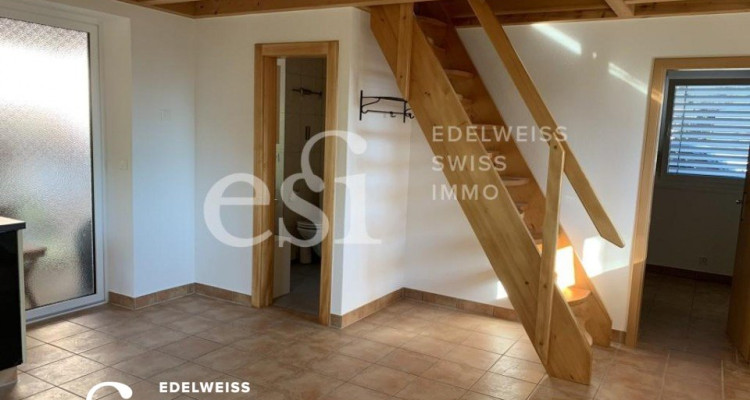 A louer, joli 2.5 pces avec mezzanine dans villa à Muraz image 3