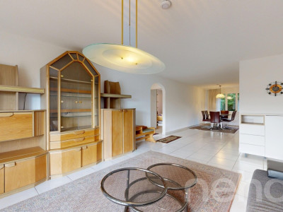 Helle 4.5-Zimmer-Wohnung mit schöner Aussicht in Oberengstringen image 3