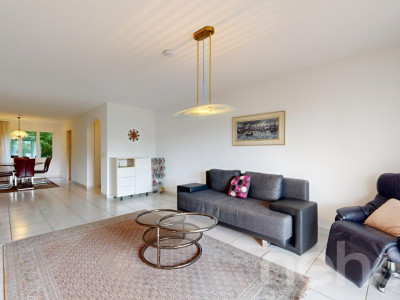 Helle 4.5-Zimmer-Wohnung mit schöner Aussicht in Oberengstringen image 1