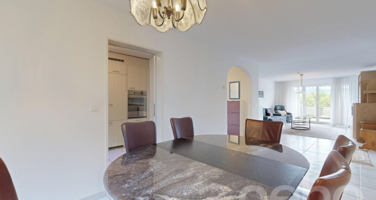 Helle 4.5-Zimmer-Wohnung mit schöner Aussicht in Oberengstringen image 4