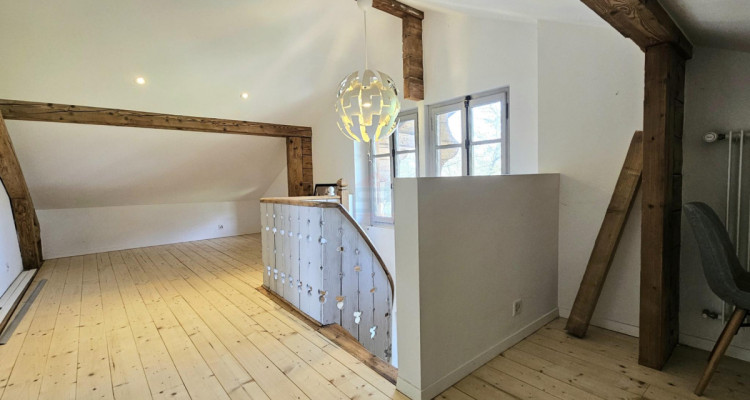 Propriété de caractère rénovée avec élégance dans un cadre exclusif image 12