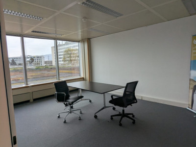 Bureau lumineux de 23 m² — Air Center Blandonnet, Vernier (GE) image 1