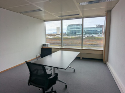 Bureau lumineux de 23 m² — Air Center Blandonnet, Vernier (GE) image 3