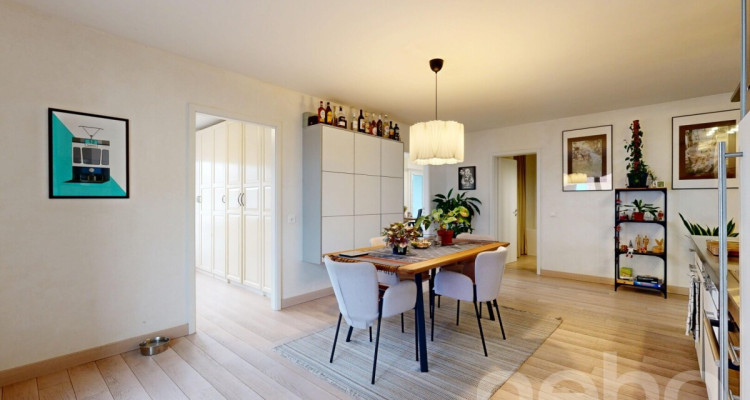 Lausanne ? Montelly : Attique traversant baigné de lumière image 4