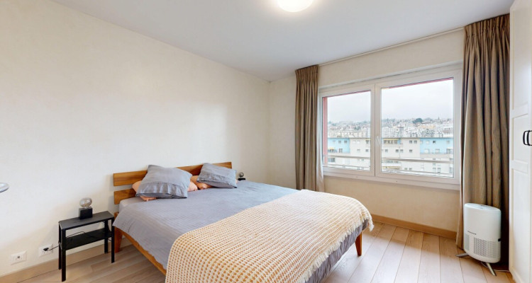 Lausanne ? Montelly : Attique traversant baigné de lumière image 9