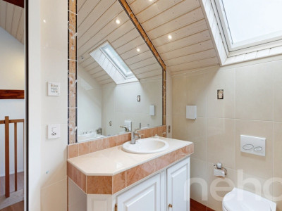 Maison de 5.5p avec Studio : Investissement Idéal à Aubonne image 5