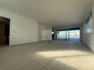 Spacieux attique 4,5 pièces avec terrasse panoramique de 68 m2 image 4