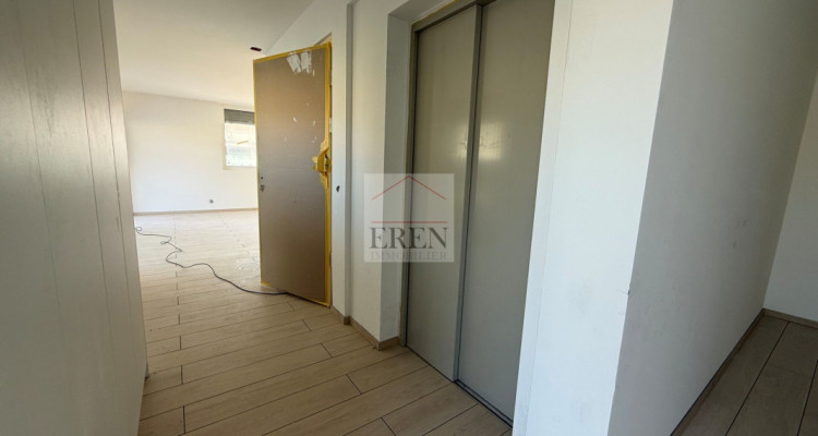 Spacieux attique 4,5 pièces avec terrasse panoramique de 68 m2 image 5