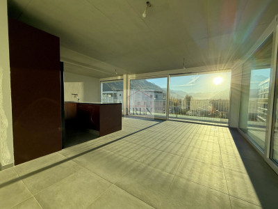 Superbe attique 4 pièces avec façades vitrées et grand balcon-terrasse panoramique de 45 m2 image 7