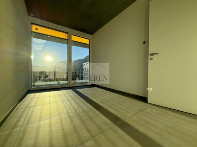 Superbe attique 4 pièces avec façades vitrées et grand balcon-terrasse panoramique de 45 m2 image 9