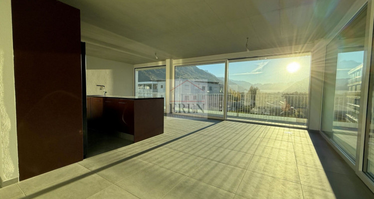 Superbe attique 4 pièces avec façades vitrées et grand balcon-terrasse panoramique de 45 m2 image 7
