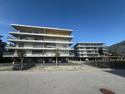 Lumineux Attique 4 pièces vitrés avec balcon-terrasse en angle de 45m2 et finition de qualité image 9