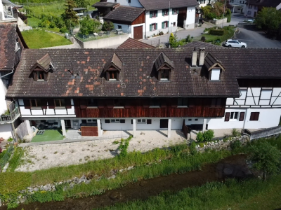 Proche de Bâle immeuble de rendement entièrement rénové de 6 appartements 7 places de parking pas de vacants. image 1