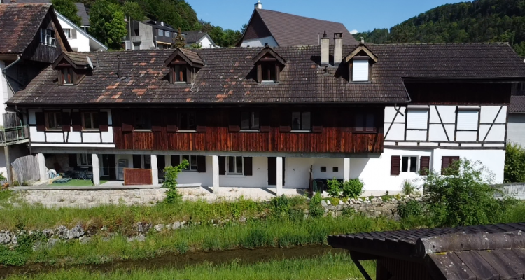 Proche de Bâle immeuble de rendement entièrement rénové de 6 appartements 7 places de parking pas de vacants. image 6