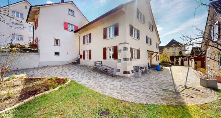 Freistehendes Mehrfamilienhaus mit 3 Wohnungen & Studio in Füllinsdorf image 1