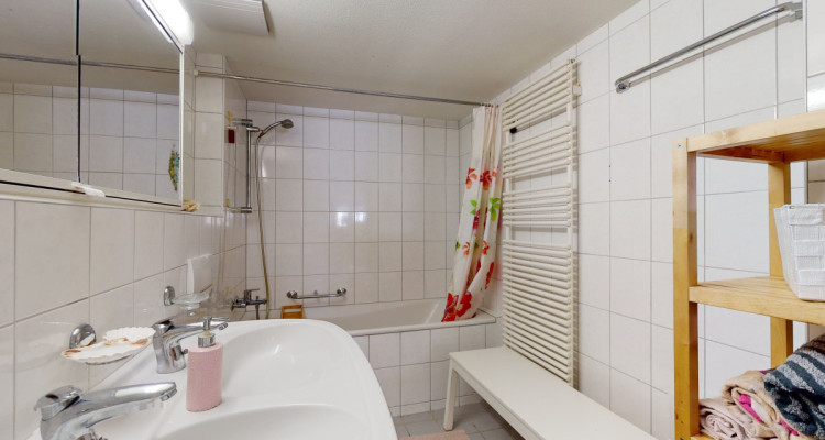 Freistehendes Mehrfamilienhaus mit 3 Wohnungen & Studio in Füllinsdorf image 4