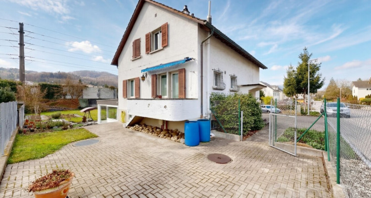 Freistehendes Einfamilienhaus mit grossem Grundstück in Würenlos image 1