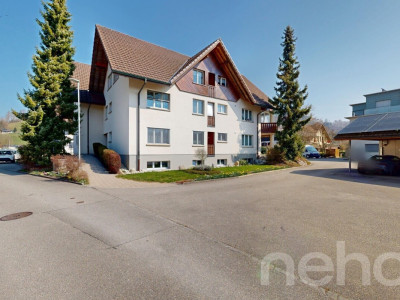 Charmante Dachwohnung mit Galerie und Weitsicht ins Grüne image 1