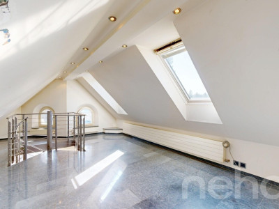 Charmante Dachwohnung mit Galerie und Weitsicht ins Grüne image 11