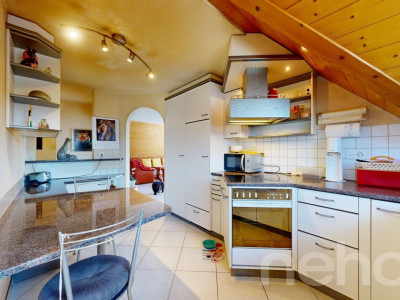 Charmante Dachwohnung mit Galerie und Weitsicht ins Grüne image 5