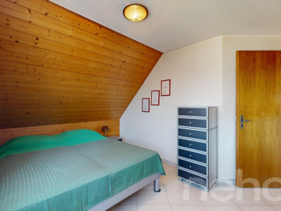 Charmante Dachwohnung mit Galerie und Weitsicht ins Grüne image 9