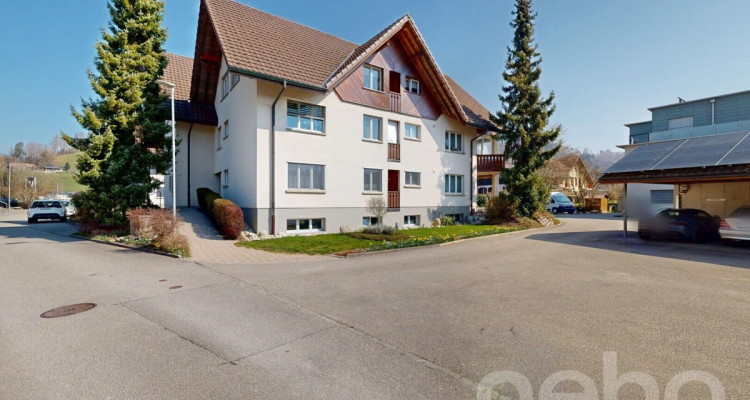 Charmante Dachwohnung mit Galerie und Weitsicht ins Grüne image 1